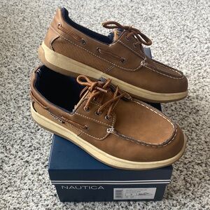 Like new boys nautica boat shoes sz 3